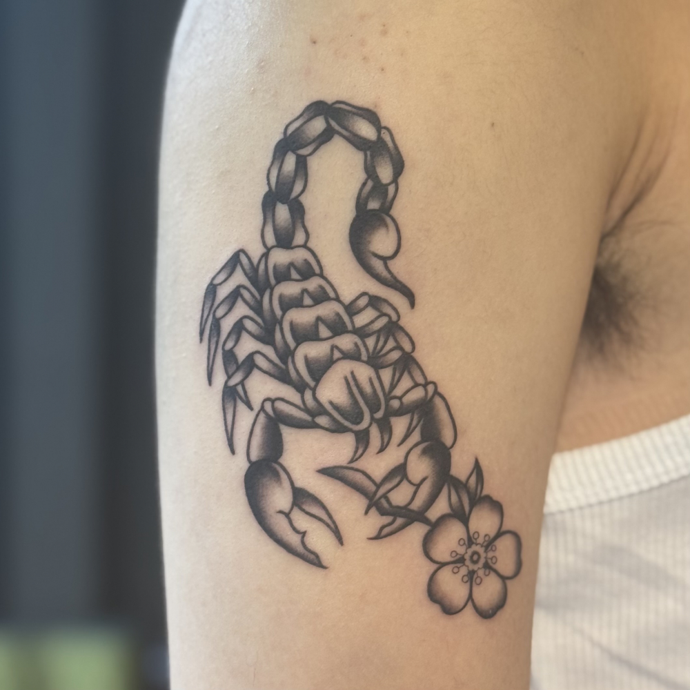 蠍×林檎の花のタトゥー