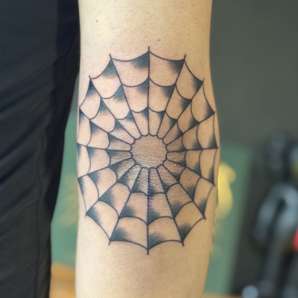 スパイダーウェブ　肘